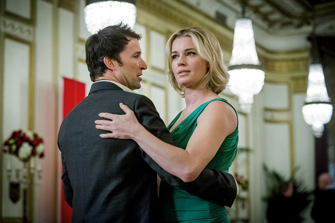 The Librarians - And the Sword in the Stone - Van film - Noah Wyle, Rebecca Romijn