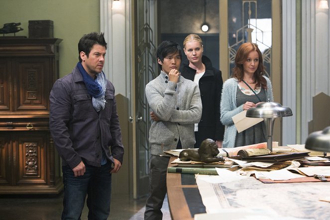 The Librarians - And the Sword in the Stone - Van film - Christian Kane, John Harlan Kim, Rebecca Romijn, Lindy Booth