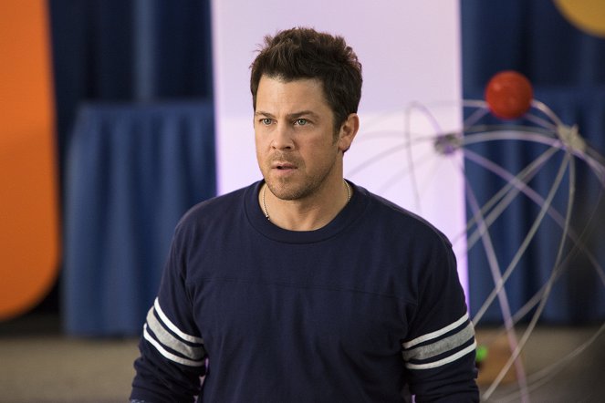 The Librarians - Season 1 - And the Rule of Three - Van film - Christian Kane