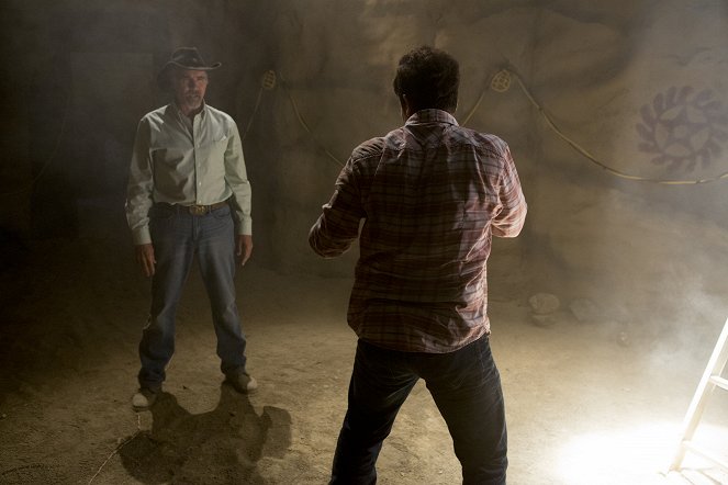 The Librarians - Season 2 - And What Lies Beneath the Stones - Photos - Jeff Fahey