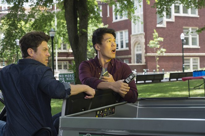 The Librarians - And the Cost of Education - Van film - Christian Kane, John Harlan Kim