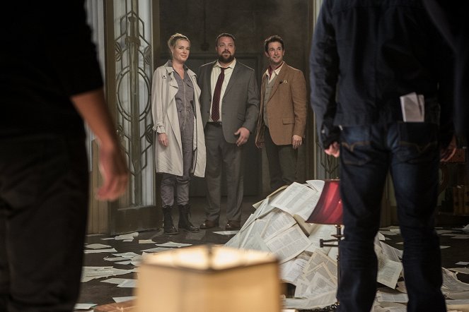The Librarians - And the Hollow Men - Photos - Rebecca Romijn, Drew Powell, Noah Wyle