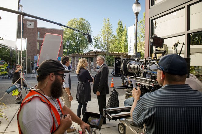 The Librarians - And the Infernal Contract - Making of - Rebecca Romijn, John de Lancie