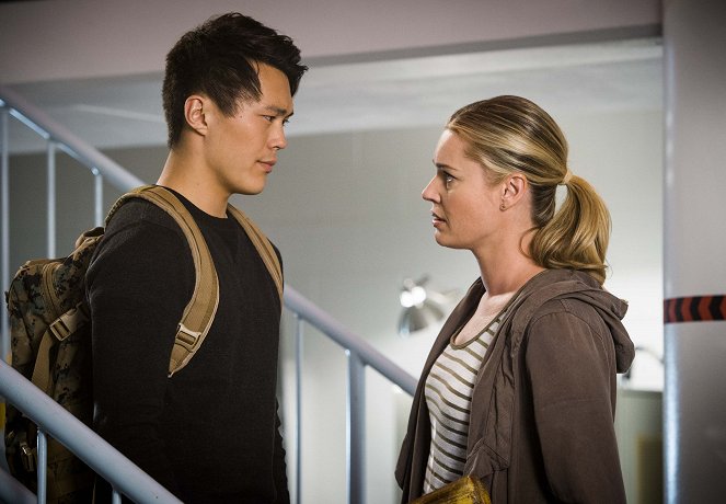 The Librarians - And the Point of Salvation - Photos - John Harlan Kim, Rebecca Romijn