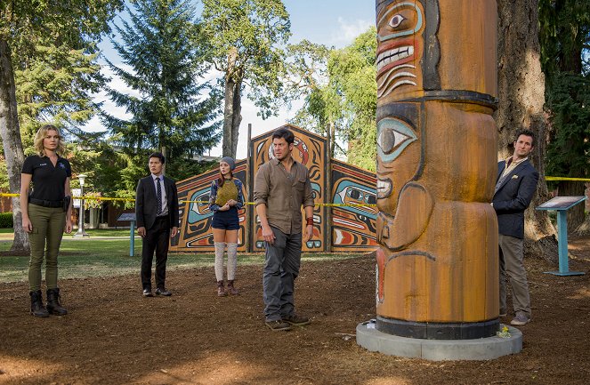 The Librarians - Season 2 - And the Happily Ever Afters - Photos - Rebecca Romijn, John Harlan Kim, Lindy Booth, Christian Kane, Noah Wyle