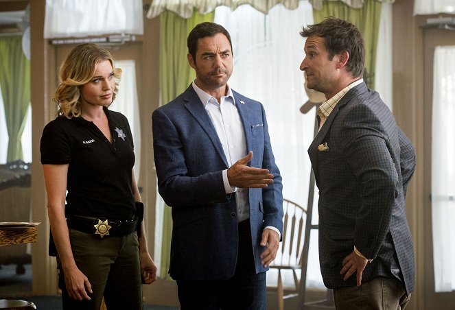 The Librarians - And the Happily Ever Afters - Photos - Rebecca Romijn, David S. Lee, Noah Wyle