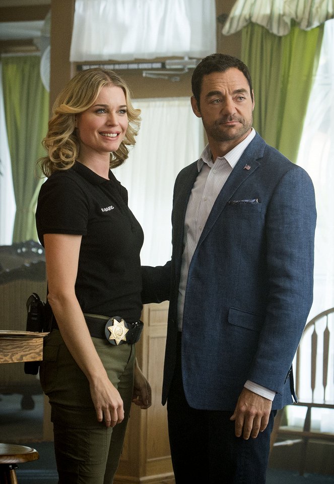 Flynn Carson et les nouveaux aventuriers - Season 2 - Les Vies rêvées - Film - Rebecca Romijn, David S. Lee