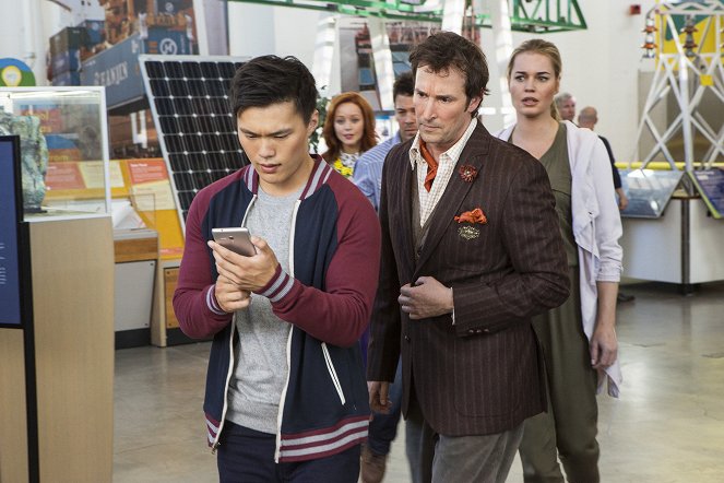 The Librarians - And the Rise of Chaos - Photos - John Harlan Kim, Noah Wyle