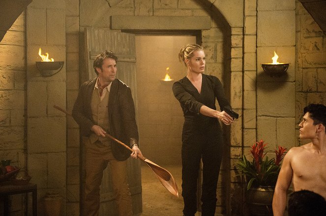 The Librarians - And the Fangs of Death - Photos - Noah Wyle, Rebecca Romijn