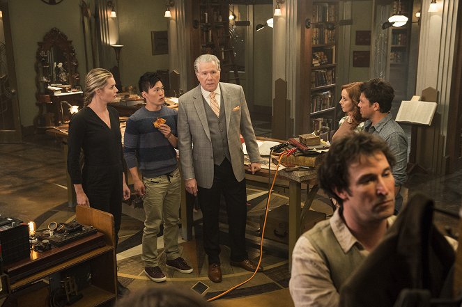 The Librarians - And the Fangs of Death - Photos - Rebecca Romijn, John Larroquette, Lindy Booth, Christian Kane