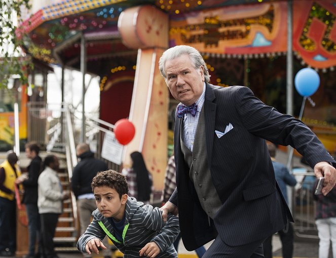 The Librarians - And the Tears of a Clown - Van film - John Larroquette