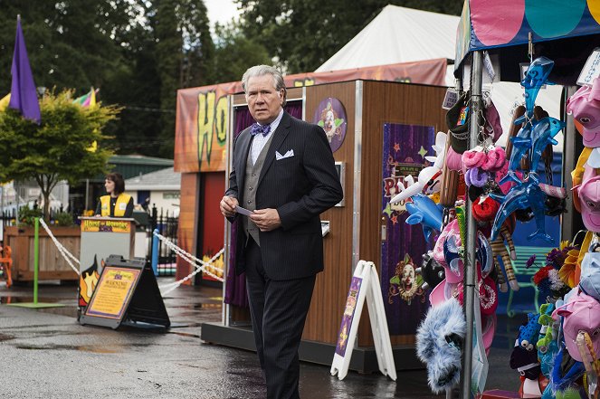 The Librarians - And the Tears of a Clown - Photos - John Larroquette
