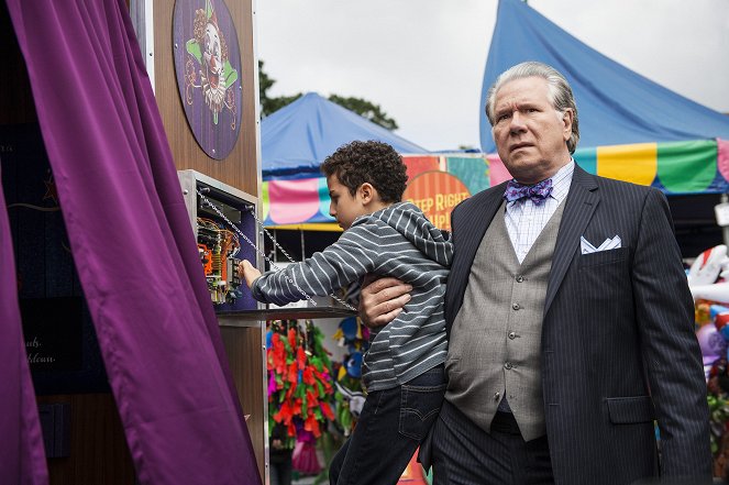 The Librarians - And the Tears of a Clown - Photos - John Larroquette