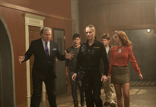 The Librarians - And the Wrath of Chaos - Photos - John Larroquette, Rebecca Romijn, Lindy Booth