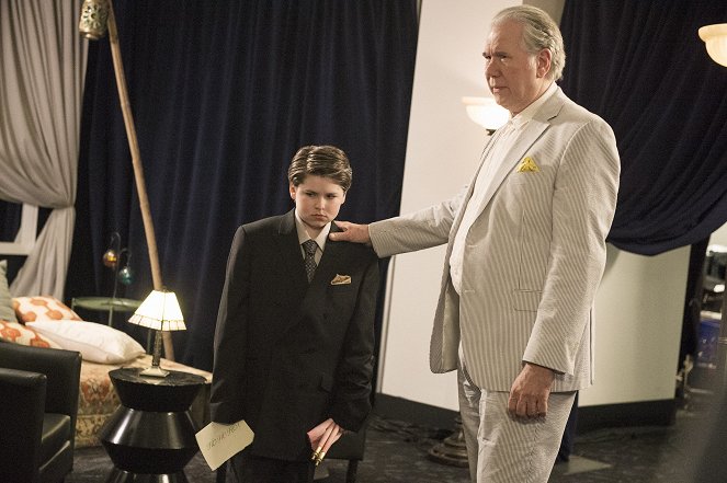 The Librarians - And the Christmas Thief - Photos - John Larroquette