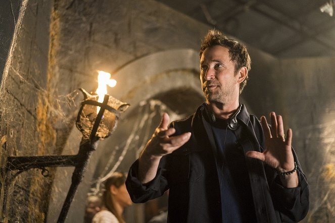 The Librarians - And the Hidden Sanctuary - Van de set - Noah Wyle