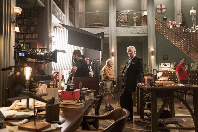 The Librarians - And a Town Called Feud - Del rodaje - John Larroquette