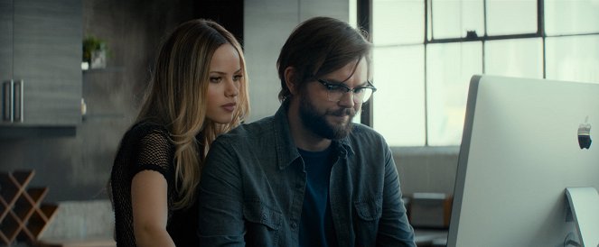 Lidé, které možná znáš - Z filmu - Halston Sage, Nick Thune