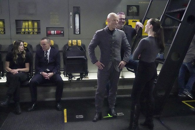 MARVEL's Agents Of S.H.I.E.L.D. - Zurück in die Zeitschleife - Dreharbeiten - Chloe Bennet, Clark Gregg