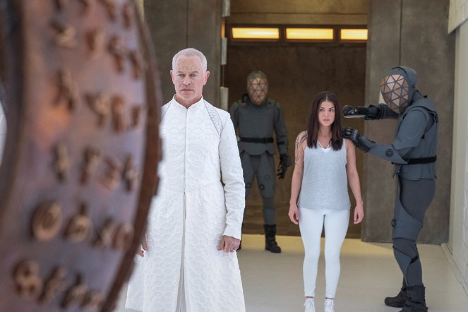 The 100 - Welcome to Bardo - Van film - Neal McDonough, Marie Avgeropoulos