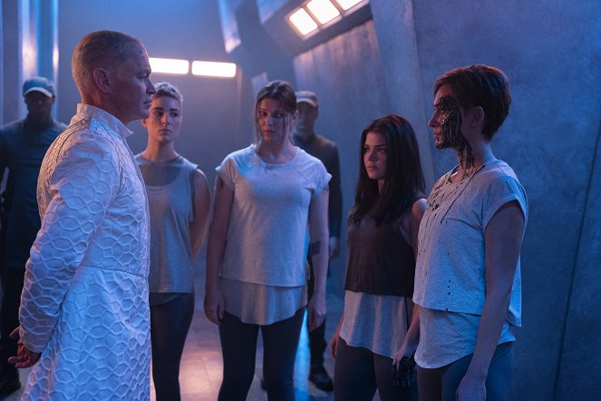 The 100 - The Queen's Gambit - Photos - Neal McDonough, Marie Avgeropoulos, Tasya Teles