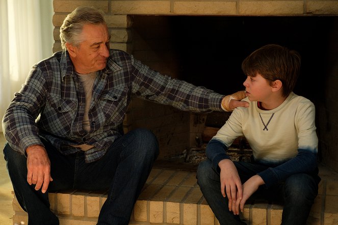 Děda, postrach rodiny - Z filmu - Robert De Niro, Oakes Fegley