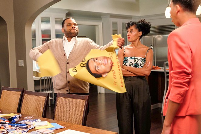 Black-ish - 40 Acres and a Vote - Photos