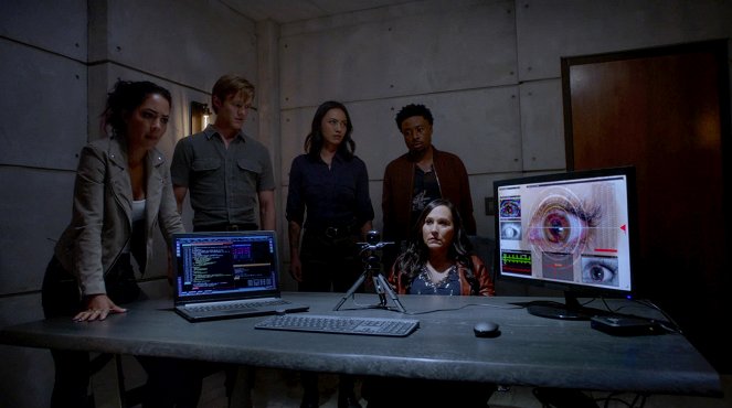 MacGyver - Right + Wrong + Both + Neither - Z filmu - Tristin Mays, Lucas Till, Levy Tran, Justin Hires, Meredith Eaton