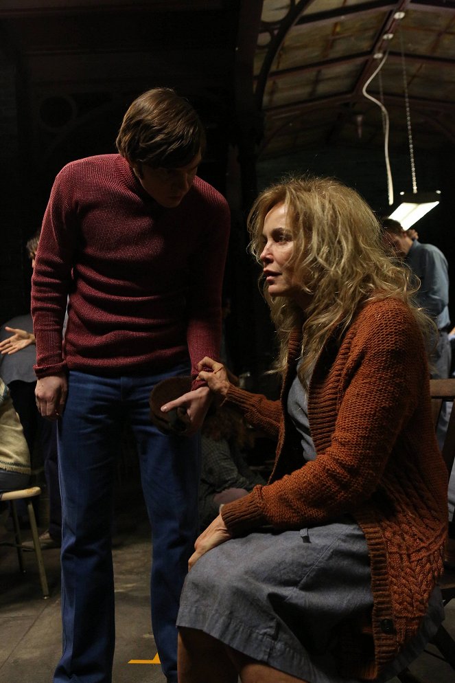 American Horror Story - Asylum - Continuum - Photos - Evan Peters, Jessica Lange