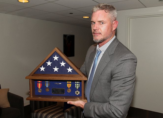 Posledná loď - Season 2 - Z akcií - TNT 'The Last Ship' Washington D.C. Screening at The Newseum on June 12, 2015 in Washington, DC