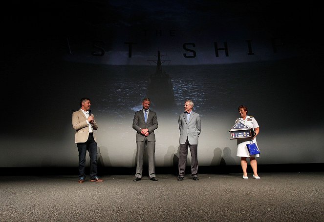 Ostatni okręt - Season 2 - Z imprez - TNT 'The Last Ship' Washington D.C. Screening at The Newseum on June 12, 2015 in Washington, DC