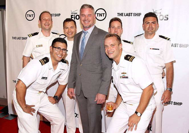 Ostatni okręt - Season 2 - Z imprez - TNT 'The Last Ship' Washington D.C. Screening at The Newseum on June 12, 2015 in Washington, DC