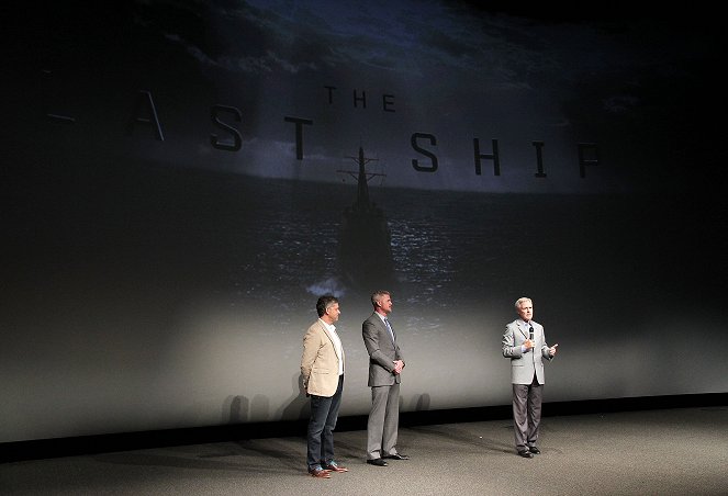 Ostatni okręt - Season 2 - Z imprez - TNT 'The Last Ship' Washington D.C. Screening at The Newseum on June 12, 2015 in Washington, DC