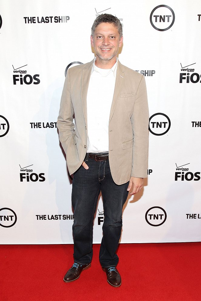 Ostatni okręt - Season 2 - Z imprez - TNT 'The Last Ship' Washington D.C. Screening at The Newseum on June 12, 2015 in Washington, DC