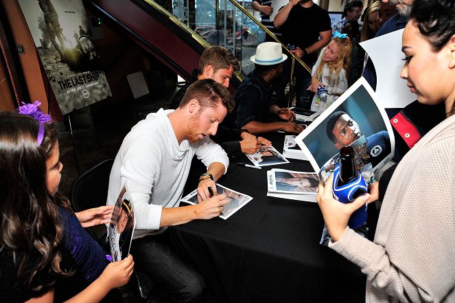 Posledná loď - Season 2 - Z akcií - TNT's 'The Last Ship' USO screening at Reading Cinemas Gaslamp 15 on June 15, 2015 in San Diego, California