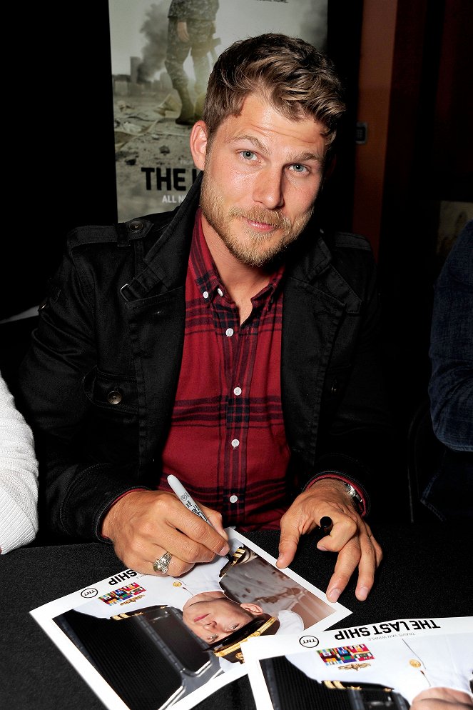 Poslední loď - Série 2 - Z akcí - TNT's 'The Last Ship' USO screening at Reading Cinemas Gaslamp 15 on June 15, 2015 in San Diego, California