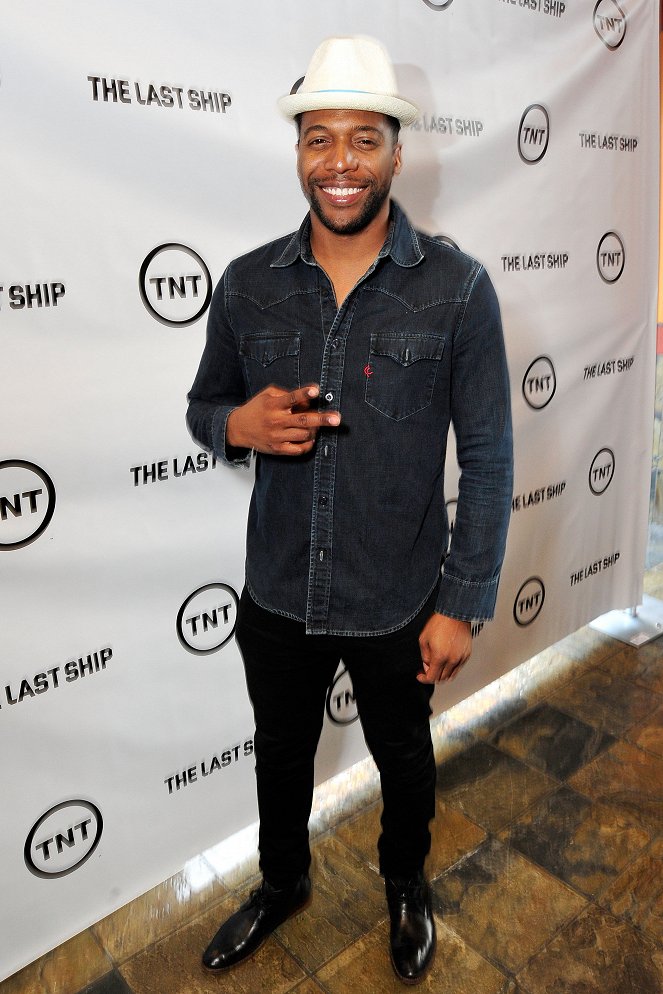 The Last Ship - Season 2 - Tapahtumista - TNT's 'The Last Ship' USO screening at Reading Cinemas Gaslamp 15 on June 15, 2015 in San Diego, California