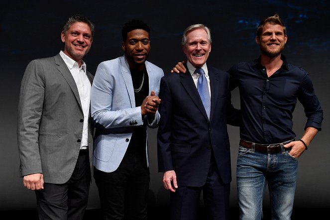 Ostatni okręt - Season 3 - Z imprez - TNT The Last Ship Season 3 Screening at the NEWSEUM on June 7, 2016 in Washington, DC