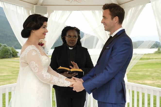 Wedding March 3: Here Comes the Bride - Filmfotos - Gabrielle Miller, Angela Moore, Peter Benson