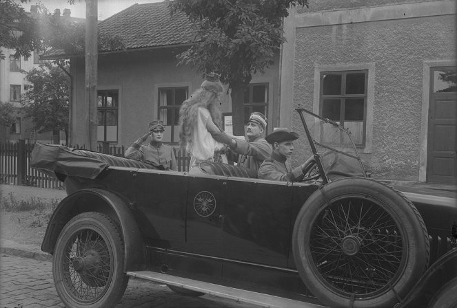 Hennes lilla majestät - Do filme - Oskar Textorius