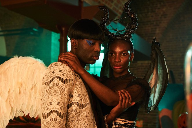 I May Destroy You - Social Media Is a Great Way to Connect - Photos - Paapa Essiedu, Michaela Coel
