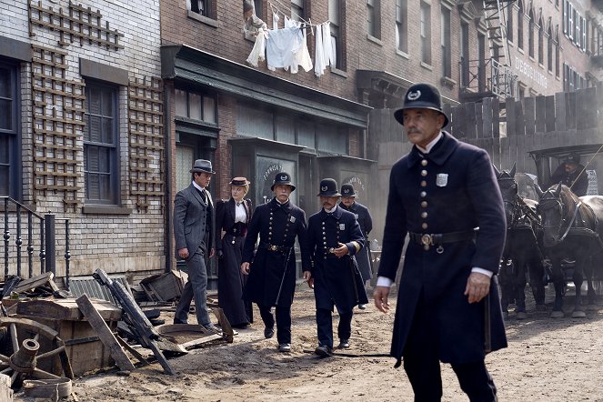 The Alienist - Memento Mori - Van film - Luke Evans, Dakota Fanning