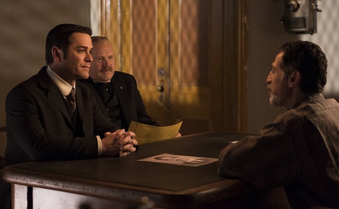 Murdoch Mysteries - From Buffalo with Love - Photos - Yannick Bisson, Thomas Craig