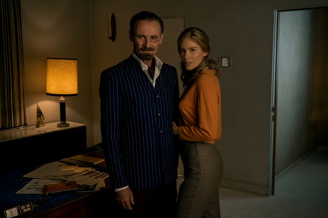 The Umbrella Academy - Valhalla - Photos - Colm Feore, Jordan Claire Robbins