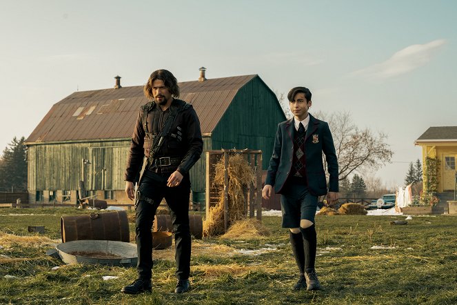 The Umbrella Academy - Season 2 - The End of Something - Photos - David Castañeda Jr., Aidan Gallagher