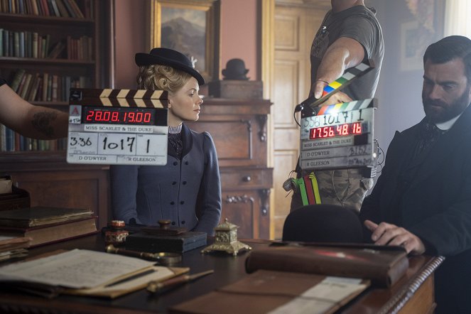 Miss Scarlet and the Duke - Season 1 - Deeds Not Words - Dreharbeiten - Kate Phillips, Stuart Martin