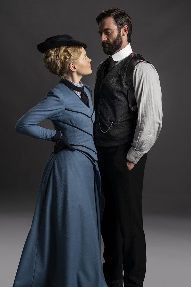 Miss Scarlet and the Duke - Promokuvat - Kate Phillips, Stuart Martin