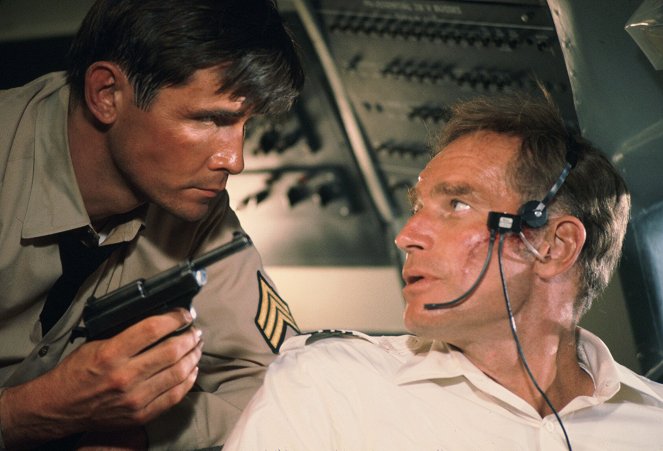 ¡Alarma! Vuelo 502 secuestrado - De la película - Charlton Heston