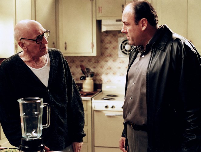 The Sopranos - Season 3 - Second Opinion - Photos - Dominic Chianese, James Gandolfini