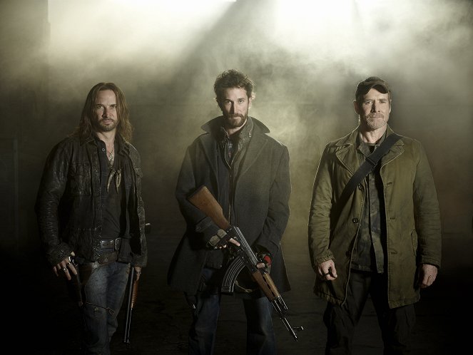 Falling Skies - Série 2 - Promo - Colin Cunningham, Noah Wyle, Will Patton
